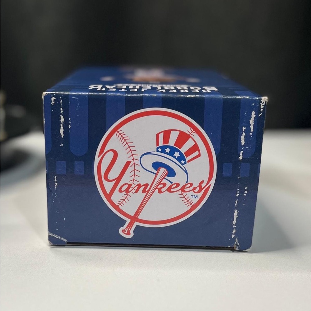 🔥Derek Jeter New York Yankee SGA 9/25/24 Final MLB Hit Anniversary Bobblehead - Picture 4 of 4